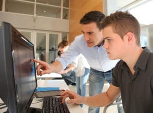 AYUDA DE 430 EUROS A JÓVENES INSCRITOS EN EL SISTEMA NACIONAL DE GARANTÍA JUVENIL AYUDA DE 430 EUROS A JÓVENES INSCRITOS EN EL SISTEMA NACIONAL DE GARANTÍA JUVENIL